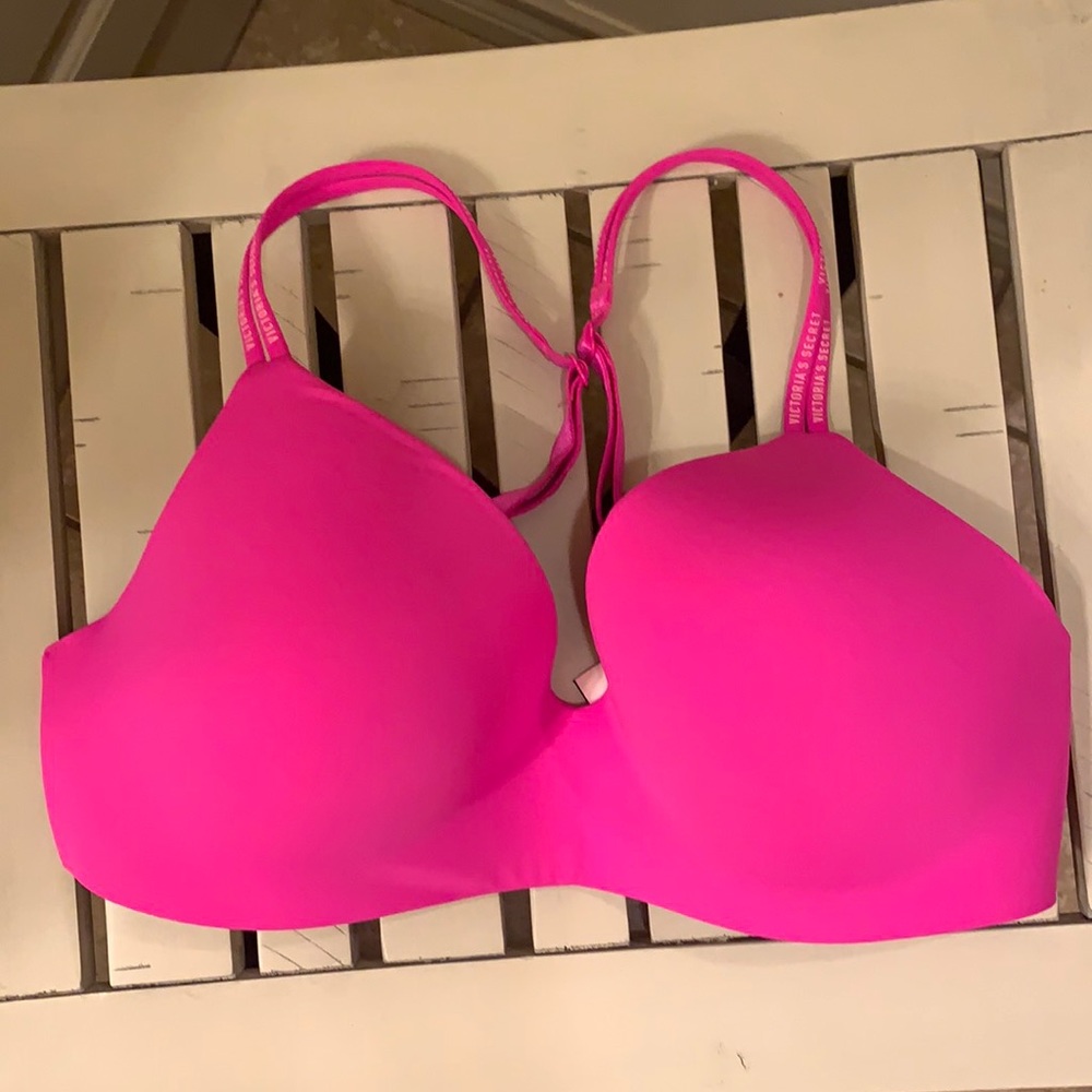 NWOT. VS t-shirt bra.